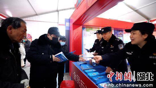 荆州沙市：巧借“春风”送平安 禁毒反诈齐宣传