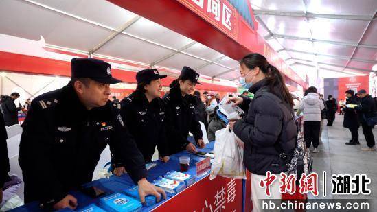 荆州沙市：巧借“春风”送平安 禁毒反诈齐宣传
