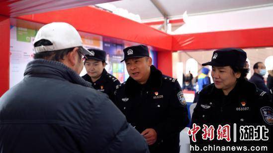 荆州沙市：巧借“春风”送平安 禁毒反诈齐宣传