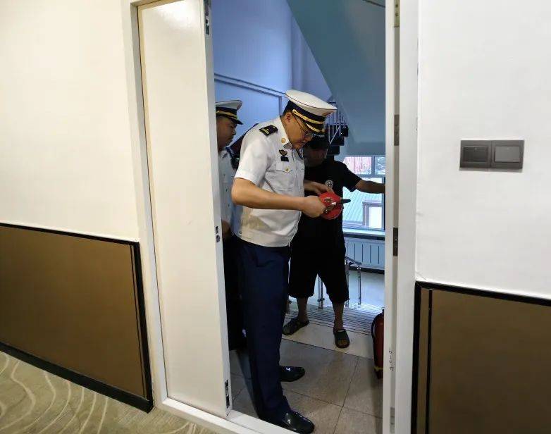 营口消防大石桥大队深入辖区重点单位开展消防安全检查 筑牢消防安全“防护网”