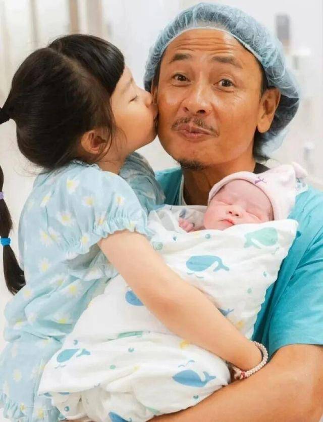 男演员官宣：58岁妻子诞下二胎