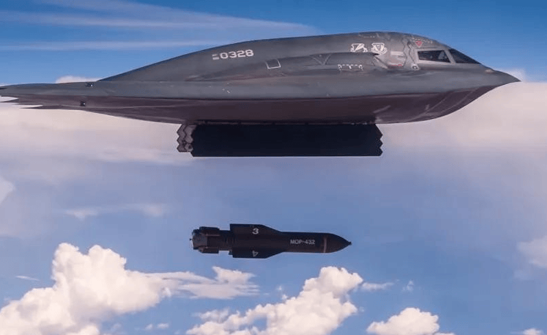 一个飞行员没死,美军被迫狼狈停战了,美媒:中国已记下八个教训