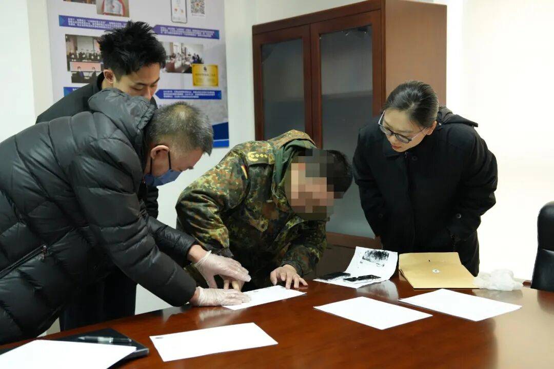 30年没离开过上海的保安，突然“被北京法院判了”，账户被冻结、欠债百万…