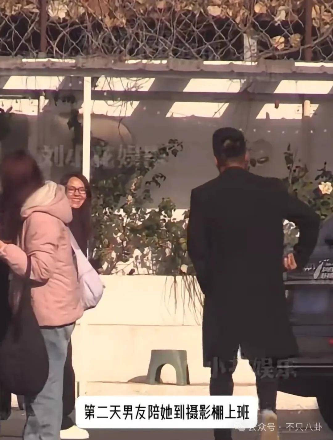 她好像真的未婚先孕了？全网都在猜孩子生父是谁