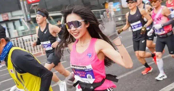 25岁女网红参加首尔马拉松比赛时不幸离世，倒下时离终点只剩497米……