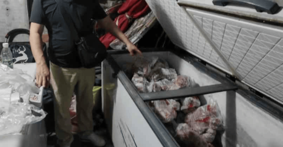 成都警方：夫妻二人将10元1斤的批发猪肉，冒充卤牛肉75元1斤卖出，5名团伙涉案人员被刑拘