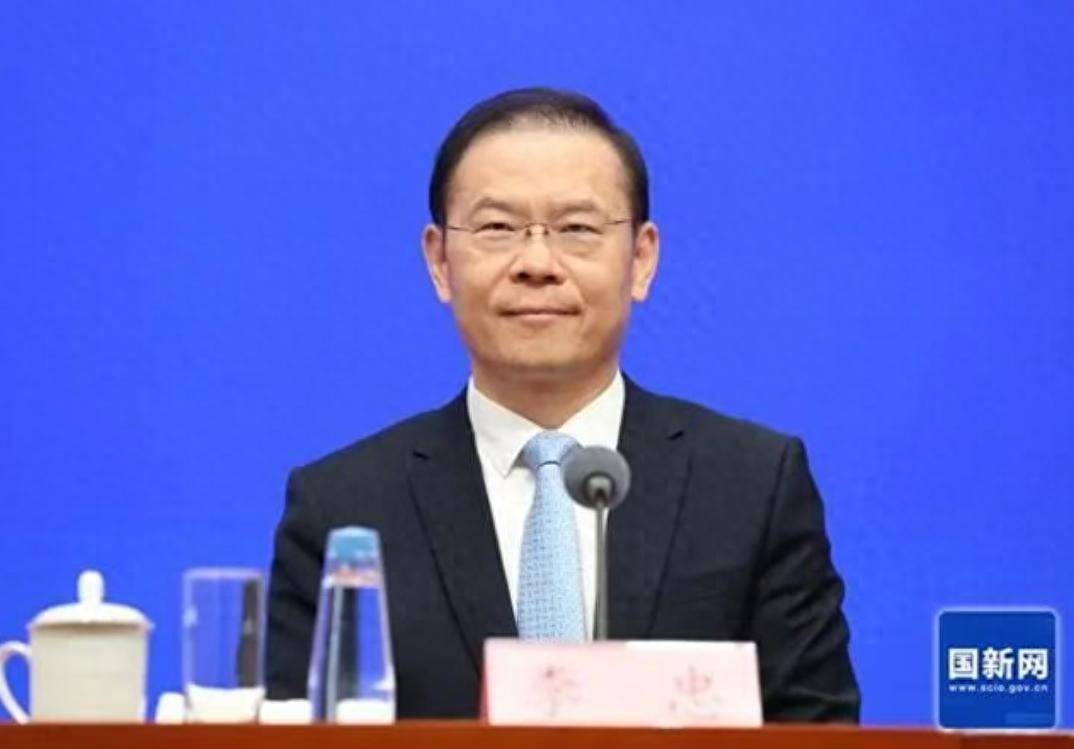 人社部副部长李忠，任辽宁省委常委、组织部部长；曾任国家体改委办公厅秘书等职