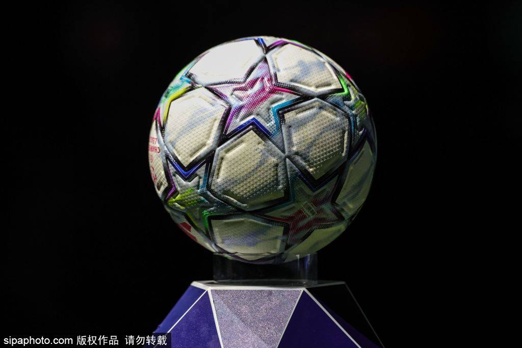 曼联惨败科莫：董方卓直言球员明目张胆摆烂，重建之路何时见曙光？