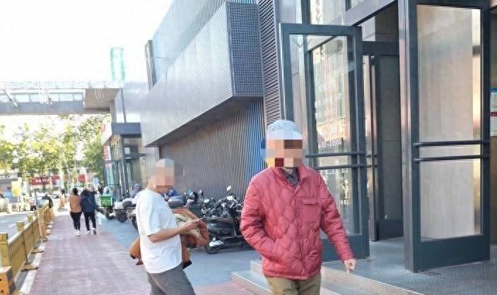 有人短袖有人羽绒，街头四季混搭！中医推荐“洋葱式”穿衣